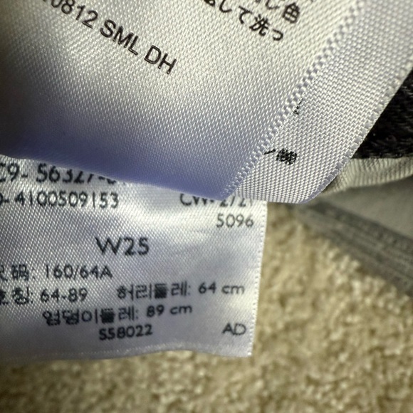 Levi’s Black Denim Women's Shorts Size 25 - Picture 4 of 6